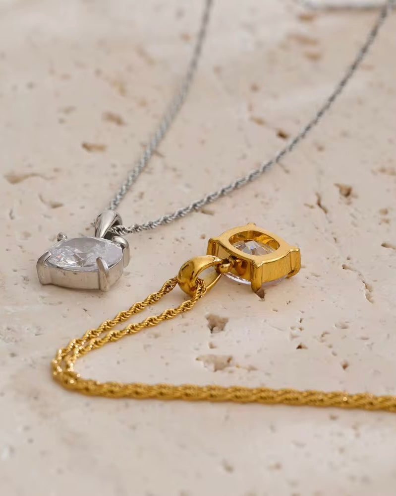 Collier Maily