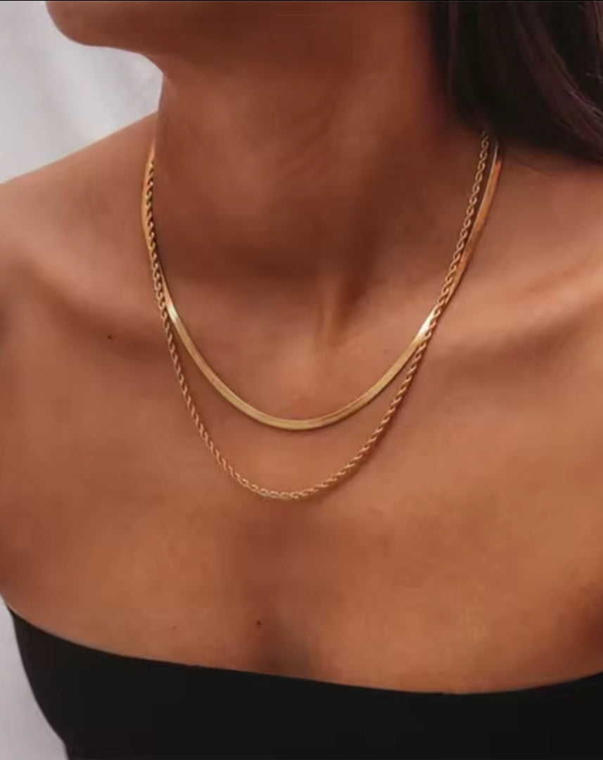 Collier Aniston