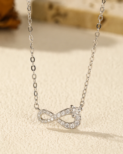 Collier Rayne