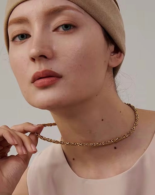 Collier Aila
