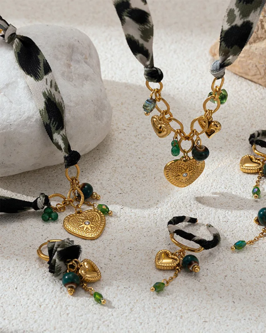 Collier Hina