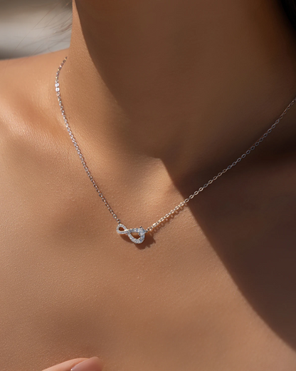 Collier Rayne