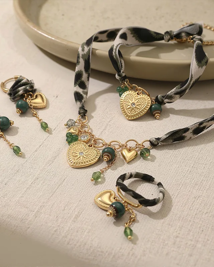Collier Hina