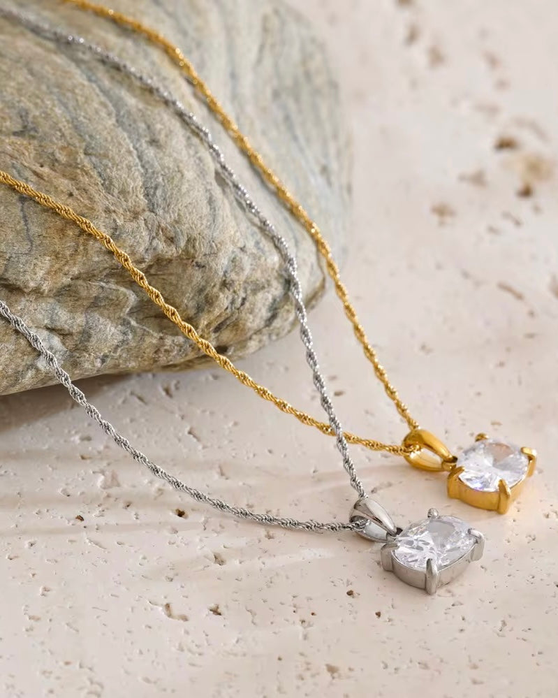 Collier Maily