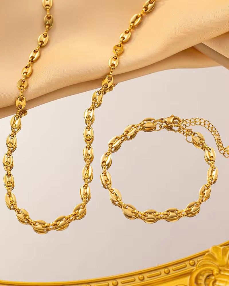 Mother-of-pearl anklet