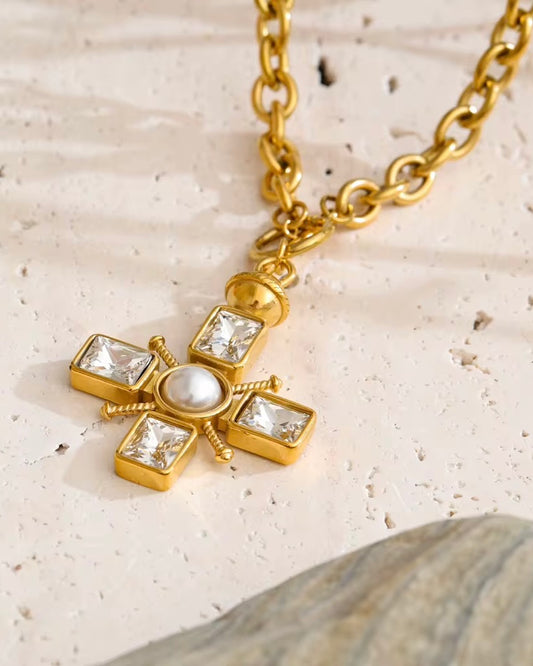 Collier Taky