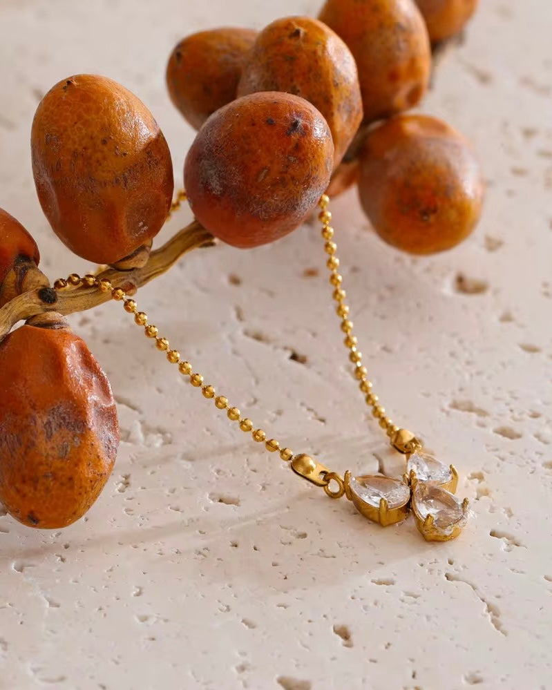 Collier Aina