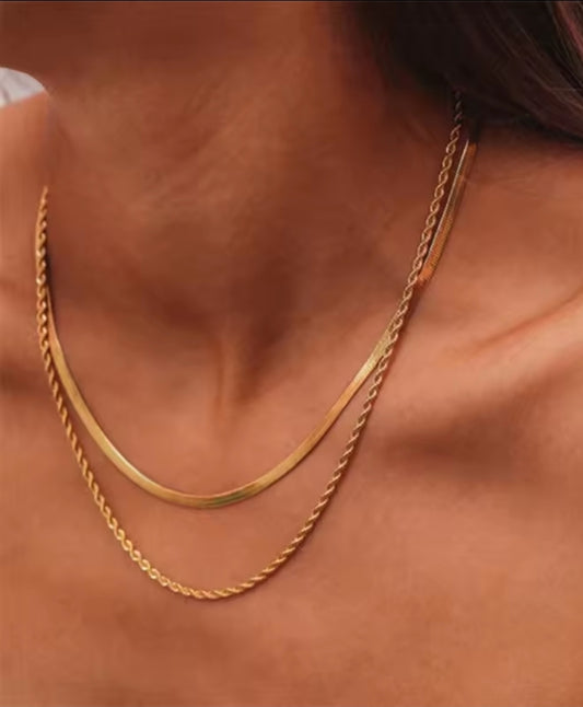 Collier Aniston